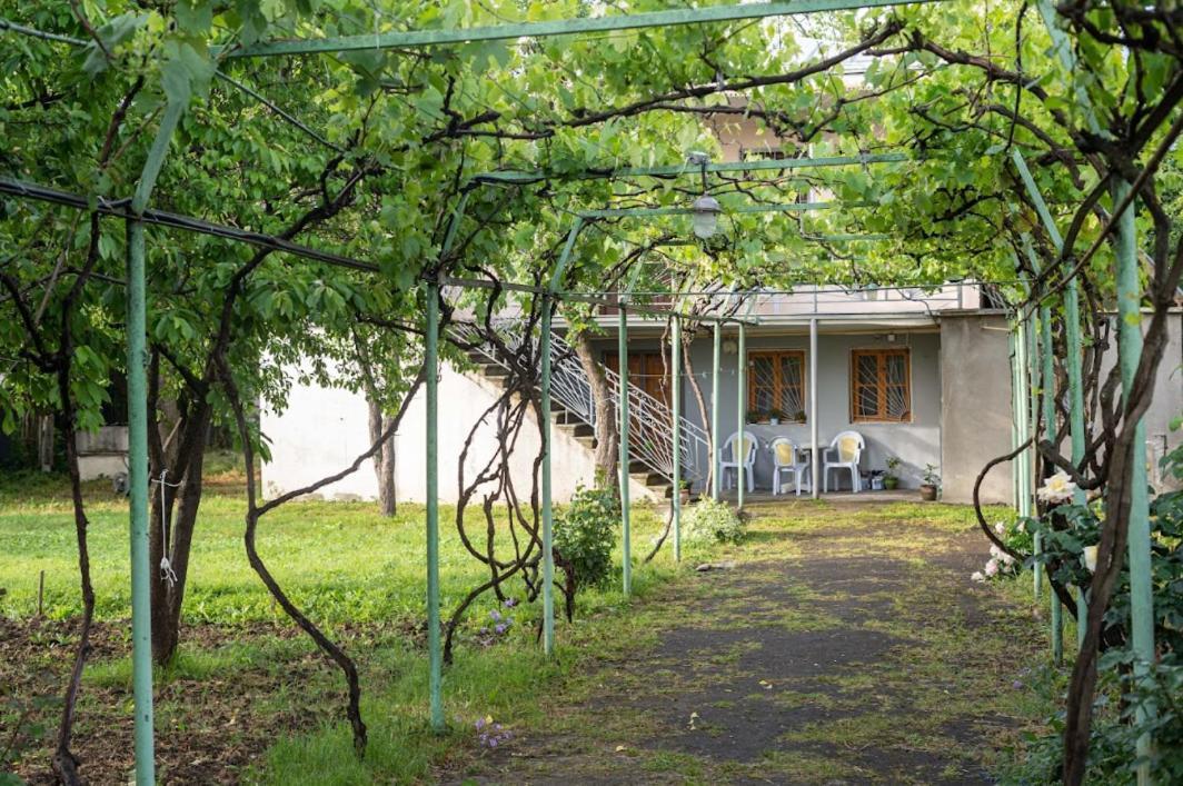Gvirilas Sakhli Guest House Khashuri Екстер'єр фото
