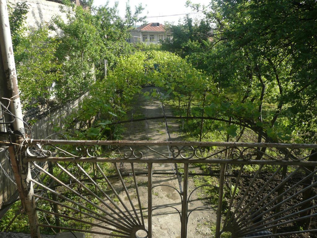 Gvirilas Sakhli Guest House Khashuri Екстер'єр фото